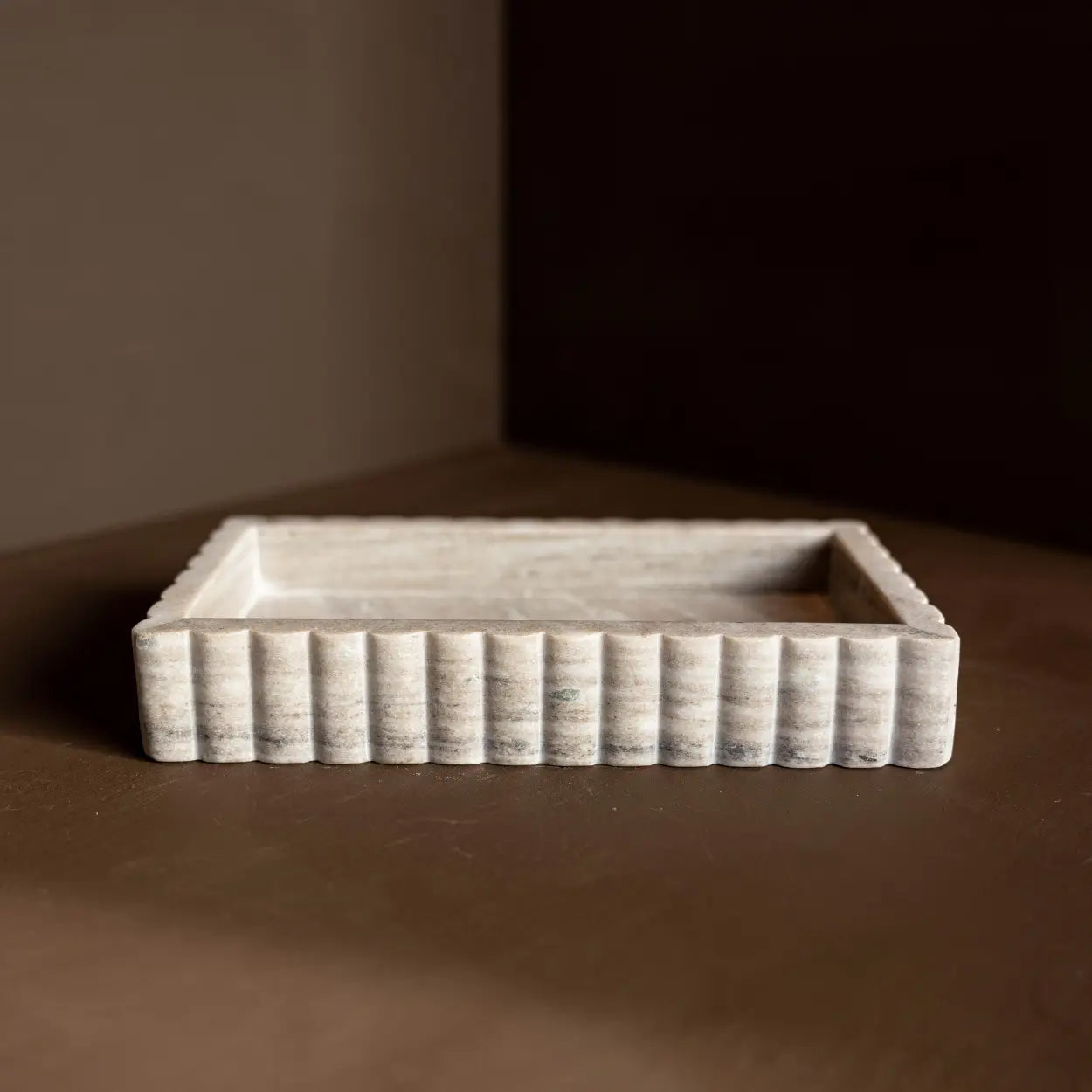Scalloped Marble Fluted Bridge Tray Beige